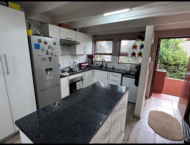 2 BEDROOM TOWNHOUSE FOR SALE IN SUNNINGHILL